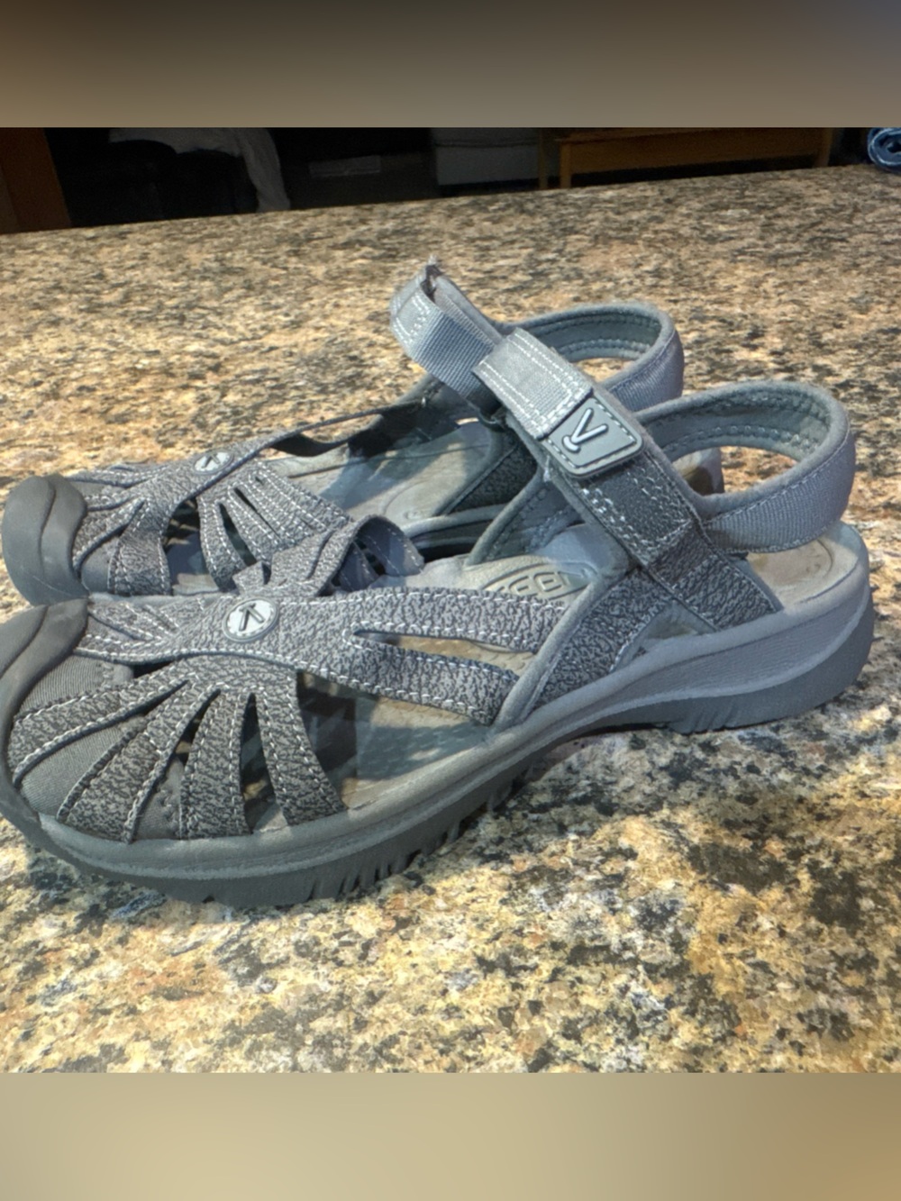 Keen Woman’s Size 7 Rose Sandles Closed Toe Hiking Sport Shoes Waterproof Gray